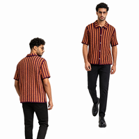 Kemeja Rajut Crochet Pria Kancing Depan Motif Garis Zigzag Kerah Turun Lengan Pendek Kasual Boho Liburan OEM ODM