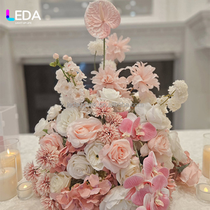LEDA - Centro de Mesa de Flores Artificiales Rosadas para Decoración de Bodas y Fiestas - Product Image 1
