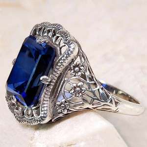 Anello Traforato Blu Reale per Donne, Gioiello di Fidanzamento Classico ed Elegante in Lega di Metallo Prezioso - Product Image 4
