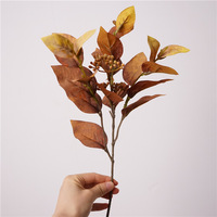 Ranting Daun Eucalyptus Buatan dengan Buah-buahan, Cabang Eucalyptus Vintage Musim Gugur, Daun-daun Musim Gugur untuk Dekorasi Rumah, Pernikahan, dan Rangkaian Bunga