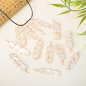 Collier en fil de quartz transparent avec pendentif en cristal spirituel pour la guérison, vente en gros - Product Image 5