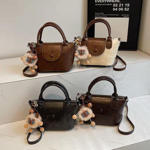 Sac élégant DualCarry PU avec fermeture à glissière sécurisée sous rabat porter comme bandoulière ou transporter à la main pour un usage quotidien polyvalent - Product Image 2