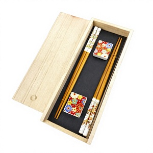 Coffret de baguettes à sushi en bois écologiques de style japonais - Cadeau d'affaires avec repose-baguettes en céramique - Product Image 4