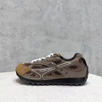 Chaussures de course de créateur pour femmes et hommes, baskets de luxe en cuir véritable avec semelle extérieure amortissante et bouton, style marche