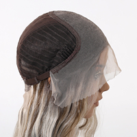 Peluca de Encaje HD 13x6 con Ondas Naturales, Fibra Sintética Futura, Suave y Rizada, Marrón Oscuro con Rayas Grises y Blanco Ombre, para Cualquier Estilo de Peinado