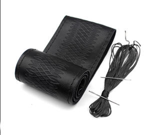 Couleur personnalisée 2025 usine directe de haute qualité en <span class=keywords><strong>cuir</strong></span> PU main couverture de <span class=keywords><strong>volant</strong></span> de voiture accessoire de mode Offre Spéciale bricolage - Product Image 1