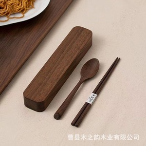 Juego de Cuchillos y Cucharas de Madera de Nogal con Caja de Almacenamiento Portátil, Forma Rectangular, Color Madera Natural - Product Image 3