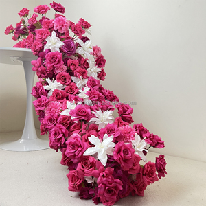 Decorazioni per Matrimoni: Runner Floreale Rosa Acceso per Corridoio Nuziale, Fiori Artificiali in Seta con Gigli Bianchi - Product Image 1