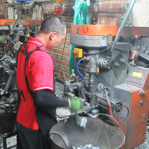 सैनिटरी वेयर थोक डेक माउंट क्रोम रसोई सिंक नल ब्रश जस्ता मिश्र धातु टैप्स और नल टोरिनीरा डी कोजिन्हा - Product Image 6