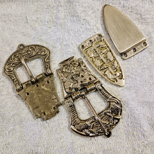 Hebilla de Cinturón Vikinga Grabada con Serpiente Medieval, Accesorio de Cobre para Colgar Espadas, Adorno de Cobre con Toque de Tigre - Product Image 1