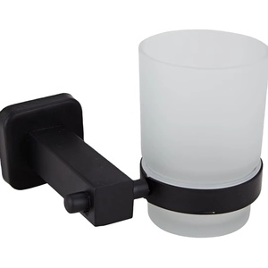 Ensemble de salle de bain en acier inoxydable pour hôtel : porte-gobelet, gobelet à brosse à dents, porte-savon - Product Image 1