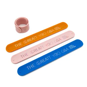 Amostra grátis barato a granel custom impressão do logotipo tapa na banda pat círculo pvc pulseira de borracha de silicone pulseira tapa para crianças
