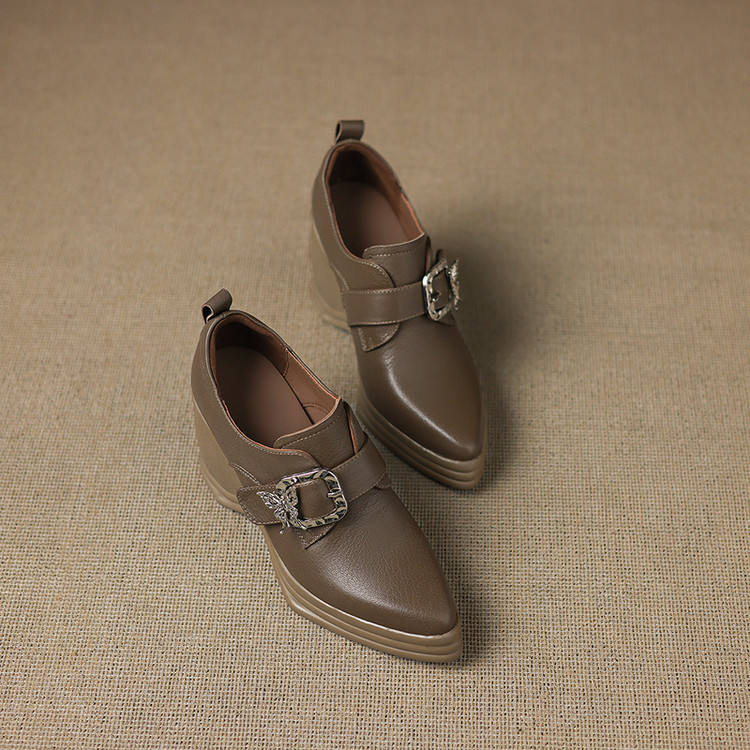 สีน้ำตาล