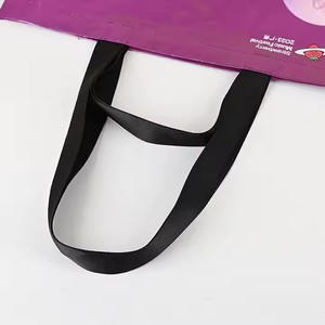 Bolsa de Lona Ecológica Personalizada, Reutilizable, de Nailon, con Logotipo Laminado, Cierre de Cremallera, Asa para Hombro, Color Personalizado, para Viajes - Product Image 4