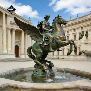 Fontaine d'ange en bronze grandeur nature montant un Pégase, grande sculpture paysagère d'extérieur - Product Image 3