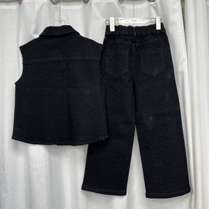Conjunto Vaquero Juvenil GX-2026: Conjunto <span class=keywords><strong>de</strong></span> <span class=keywords><strong>Mezclilla</strong></span> <span class=keywords><strong>con</strong></span> Flores para Niñas - <span class=keywords><strong>Blusa</strong></span> <span class=keywords><strong>Negra</strong></span> <span class=keywords><strong>con</strong></span> Cuentas y Estampado Salpicado, Pantalones Anchos y <span class=keywords><strong>Falda</strong></span> - Product Image 4
