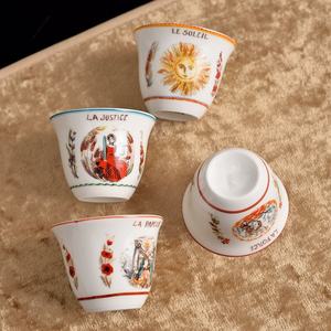 Tasses à thé en céramique réutilisables, lot de six petites tasses, idéales pour les dîners de famille, les banquets et les cadeaux, parfaites pour le thé de l'après-midi, avec illustrations créatives. - Product Image 3