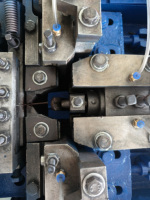 Vente directe d'usine, machine à fabriquer des vis en acier à moteur entièrement automatique à grande vitesse, vente chaude, avec une puissance élevée de 1,5 à 7,5 kW