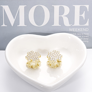 Vente en gros de bijoux CM Boucles d'oreilles en plaqué or 14 carats pour femmes avec zircone Boucles d'oreilles en forme de cerceaux Boucles d'oreilles Ice Out huggies - Product Image 5