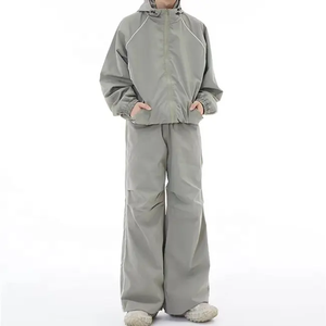 Giacca con logo personalizzato di alta qualità da uomo giacca a vento Oversize Set tuta da ginnastica in Nylon - Product Image 1