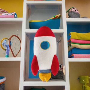 Peluche mignonne en forme de fusée, jouet en peluche pour enfants, cadeau pour bébé, jouet en tissu Velboa doux sur le thème de l'espace - Product Image 3