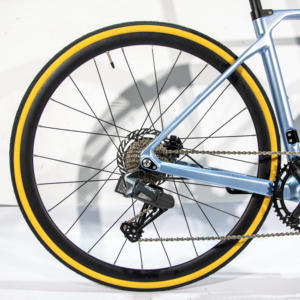 Vélo de route électrique pas cher T700 en fibre de carbone 700C avec roue sans fil à 24 vitesses, roue en alliage, frein à disque hydraulique 160 mm - Product Image 6