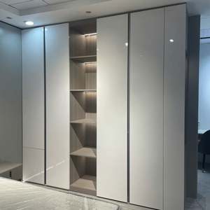 Armoire sur mesure pour vêtements, hôtel, designer, porte coulissante en verre, placard moderne en verre noir, dressing à 3 portes coulissantes, armoire italienne - Product Image 1