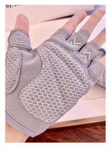 Guantes de Entrenamiento Transpirables para Levantamiento de Pesas con Kettlebell, Guantes de Gimnasio Antideslizantes de Medio Dedo con Absorción de Impactos para Mujer - Product Image 2