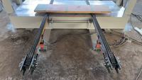 Presse à froid hydraulique entièrement automatique pour le travail du bois 50/60/100T, machine de pressage de plaques à chargement automatique pour portes d'armoires composites