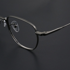 קלאסי רטרו קטן מסגרת טיטניום משקפיים לגברים ולנשים אופנתיות מחייכות עיצוב פנים עם גימור זהב אצטט - Product Image 3