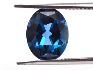 พลอยโทแพซสีน้ำเงินรอยัลธรรมชาติทรงรีขนาด 8x10 มม. คุณภาพสูงมาใหม่ น้ำหนัก 2.10 กะรัต รับรองโดยผู้เชี่ยวชาญ สำหรับทำเครื่องประดับ สร้างสรรค์สีสัน - Product Image 2