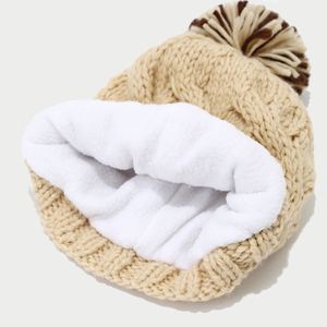 Ensemble 3 pièces tricoté hiver chaud automne-hiver avec pompons, bonnet, moufles et écharpe – Vente en gros - Product Image 4