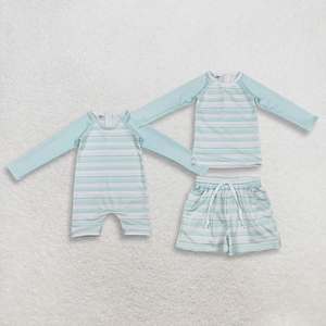 Ensemble de bain d'été pour bébés garçons : Haut en coton bleu clair à rayures imprimées, short à poches et barboteuse assortie - Product Image 1