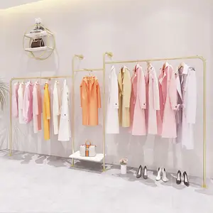 Negozio di abbigliamento scaffale dorato espositore a parete negozio di abbigliamento femminile espositore appendiabiti