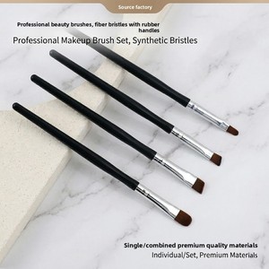 Juego de 4 Brochas de Maquillaje para Ojos con Mango Curvo, Cerdas Sintéticas y Pincel Angulado para Difuminar - Product Image 4