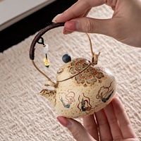 Théière Dunhuang Flying Apsaras à poignée en forme de poire, en céramique bleu et blanc avec glaçure rouge silex, résistante à la chaleur, design rétro