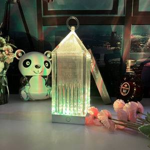 Forme <span class=keywords><strong>de</strong></span> maison à <span class=keywords><strong>quatre</strong></span> <span class=keywords><strong>coins</strong></span>, prisme lampe <span class=keywords><strong>de</strong></span> table en verre transparent interrupteur tactile éclairage <span class=keywords><strong>de</strong></span> table pour décor à <span class=keywords><strong>la</strong></span> maison cadeau chambre - Product Image 5