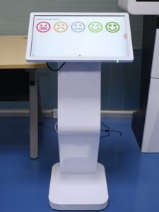 21.5 Inch Hotel <span class=keywords><strong>Restaurant</strong></span> Smile Vloer Staande Klant Feedback Apparaat Met Software - Product Image 3