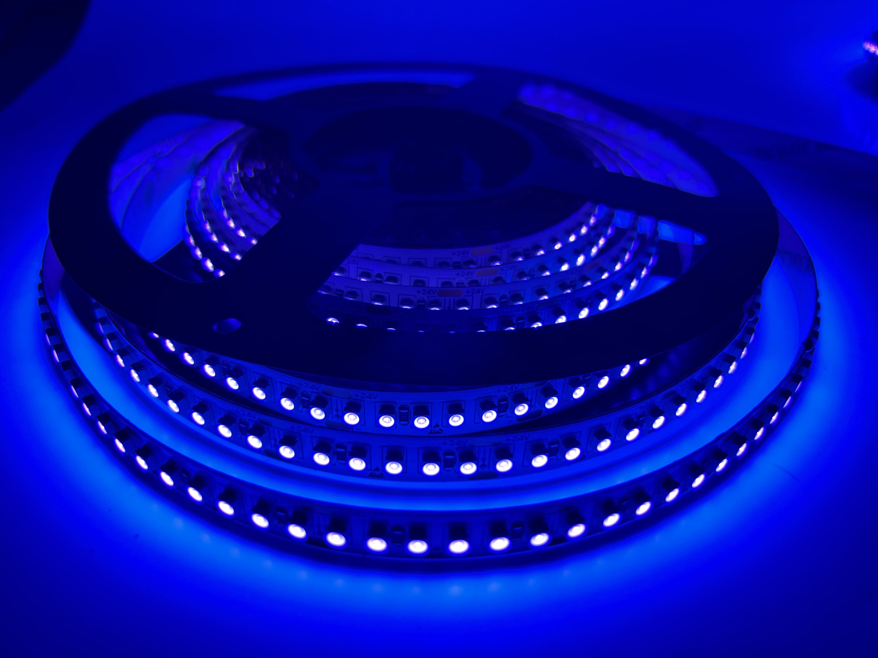 UV LED Strip Lights SMD 3528 400nm-405nm UVA 180 LEDs Flexible Non-Waterproof UV Light Rope Strips for Bar Party Club Decoration