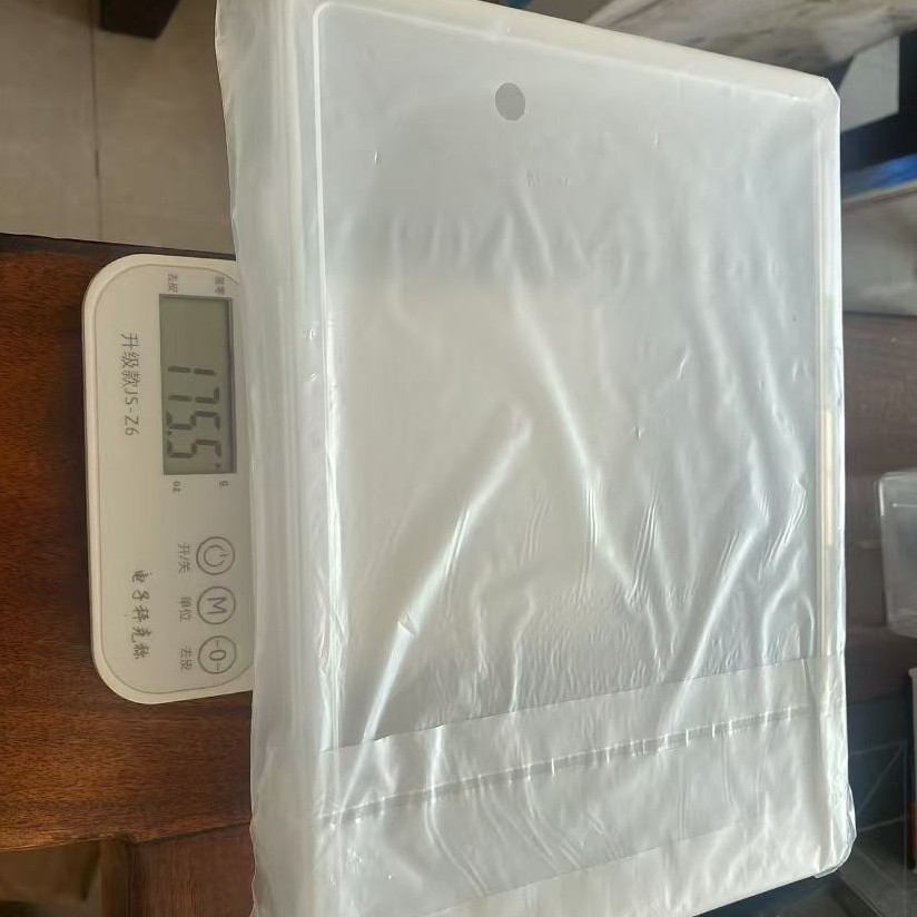 Medio [27*19,5*5cm] puede poner papel A5