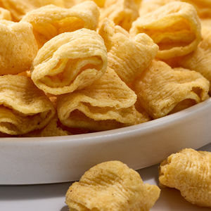 Chips de maïs Quattro Corn au fromage, texture ondulée à quatre couches, saveur de poudre de fromage, collation savoureuse, arôme noisette, à base de maïs, vente en gros - Product Image 1