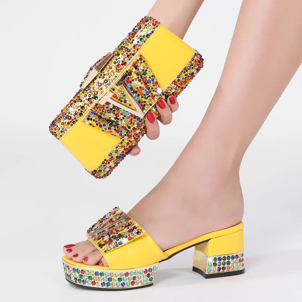 Conjunto de sapatos de salto alto italianos, design africano amarelo de alta qualidade com bolsa para combinar mulheres e festa na nigéria