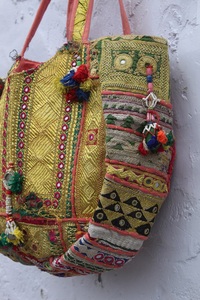 Bolso de Hombro Étnico Gitano con Bordado Tradicional Rajastaní, Estilo Banjara, con Espejos, de Gran Capacidad - Product Image 3