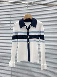 Nouvelle Collection Printemps 2026 – Pull Tricoté Élégant et Tendance à Rayures Contrastées, Coupe Ajustée, Manches Longues, Col Irrégulier, Effet Rajeunissant - Product Image 4