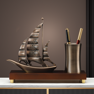 Porte-stylo en forme de voilier, en métal bronze, pour un bureau au design élégant, cadeau pour les patrons - Product Image 1
