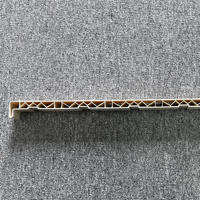 Panneaux de plafond carrés en PVC de taille standard, modernes, imperméables, ignifuges, insonorisés, blancs, certifiés ISO9001