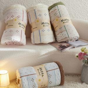 Manta de patrón floral grueso de primera calidad para una comodidad acogedora, nuevo viaje en casa, técnicas de punto teñidas lechosas cálidas para el invierno - Product Image 2