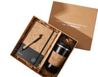 Ensemble cadeau de luxe pour cadres avec logo personnalisé : carnet en liège écologique, stylo, mug isotherme et foulard en soie