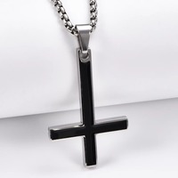 Collier Pendentif Croix Inversée Religieuse en Acier Inoxydable Plaqué Or, Bijou Amulette de Foi Unisexe