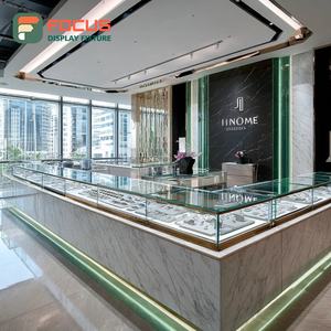 Exhibidor de Joyería Moderno para Interiores de Tiendas, Mostrador de Exhibición con Marco de Madera para Espacios de Boutique - Product Image 3